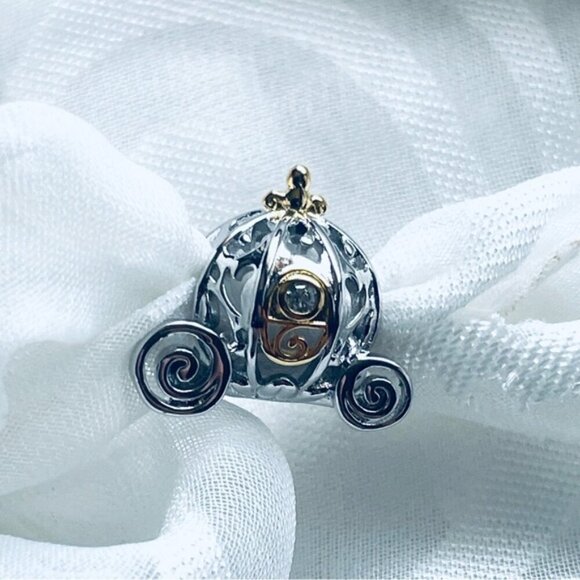 🏰 NWOT LOT Princess Cinderella  & her Enchanted Carriage Charms✨💙 - Picture 15 of 16